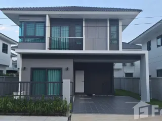 Haus zur Miete mit 4 Zimmer in Mueang Phuket, Phuket