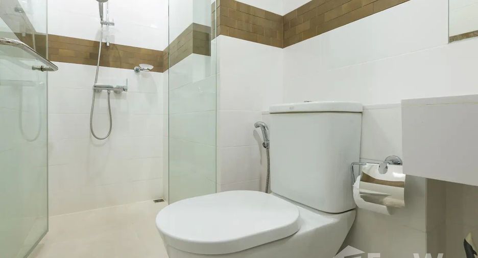 For sale 2 bedrooms condo in Phra Khanong, Bangkok