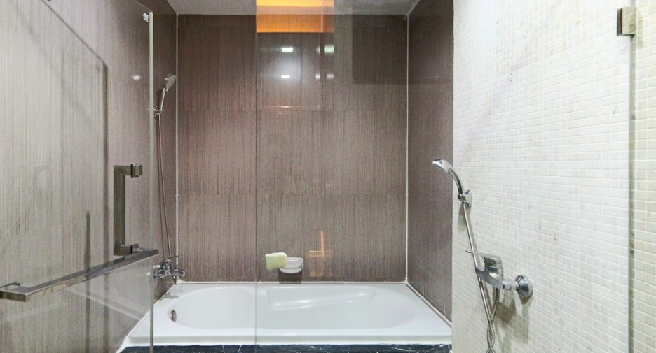 For sale 2 bedrooms condo in Watthana, Bangkok