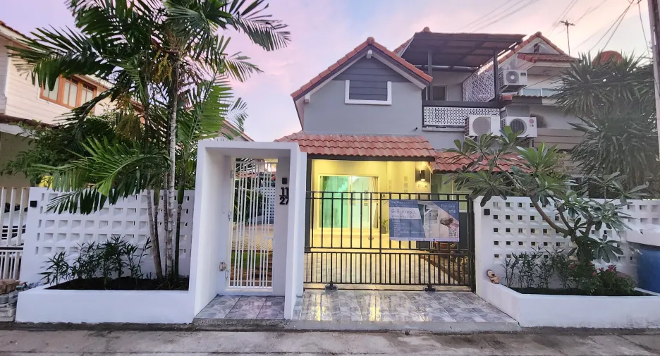 出售 1 卧室 联排别墅 在 Mueang Rayong, Rayong