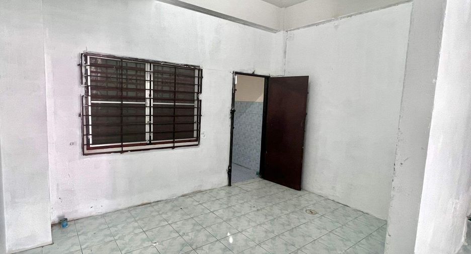 Local comercial en venta de 3 habitaciones en Mueang Chon Buri, Chonburi