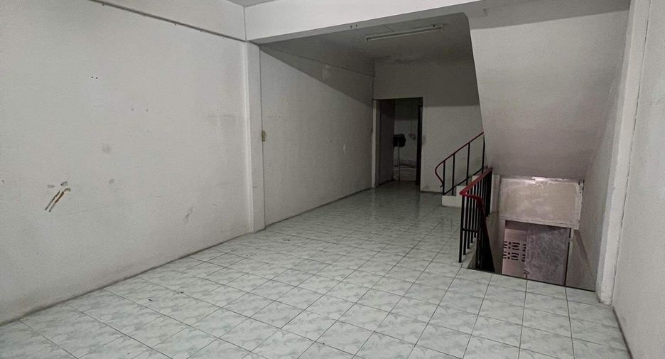 Local comercial en venta de 3 habitaciones en Mueang Chon Buri, Chonburi
