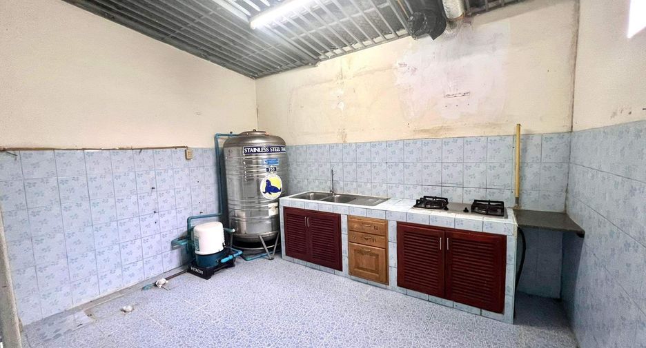 Local comercial en venta de 3 habitaciones en Mueang Chon Buri, Chonburi