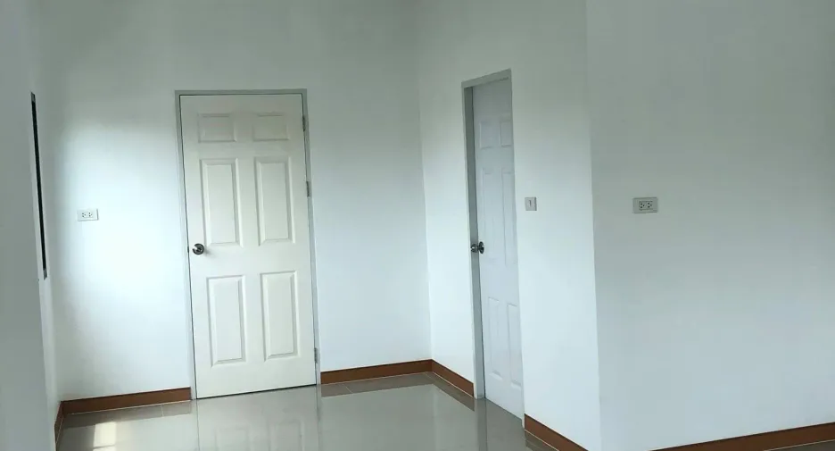 出售 3 卧室 联排别墅 在 Ban Chang, Rayong