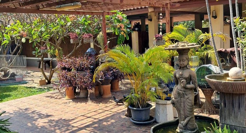 For sale 9 bedrooms villa in Mueang Nakhon Pathom, Nakhon Pathom
