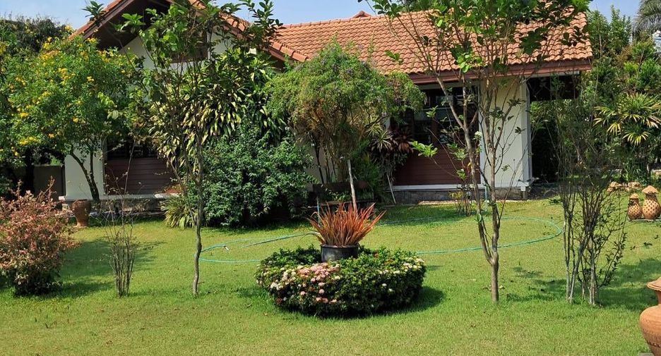 For sale 9 bedrooms villa in Mueang Nakhon Pathom, Nakhon Pathom