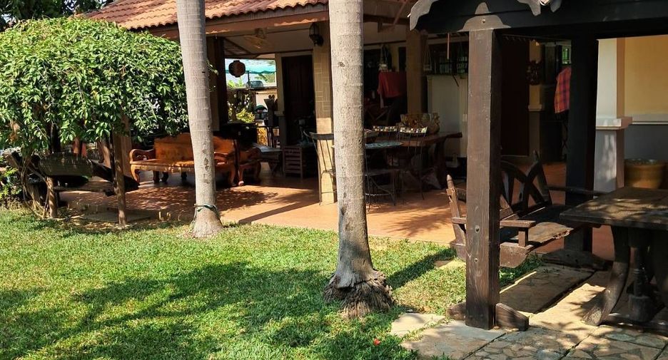 For sale 9 bedrooms villa in Mueang Nakhon Pathom, Nakhon Pathom