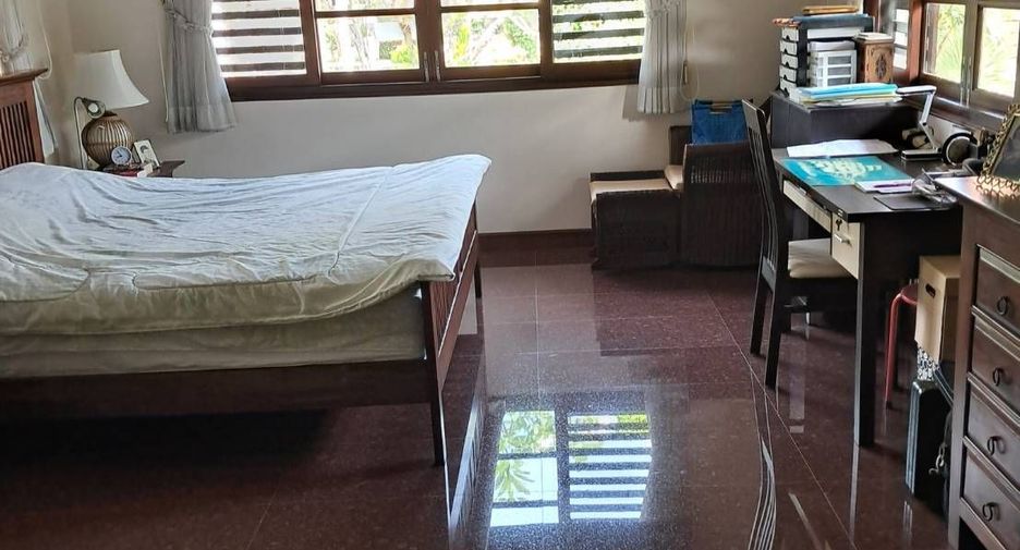 For sale 9 bedrooms villa in Mueang Nakhon Pathom, Nakhon Pathom