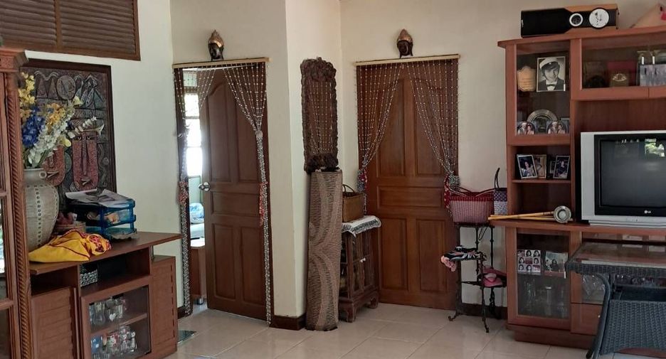For sale 9 bedrooms villa in Mueang Nakhon Pathom, Nakhon Pathom