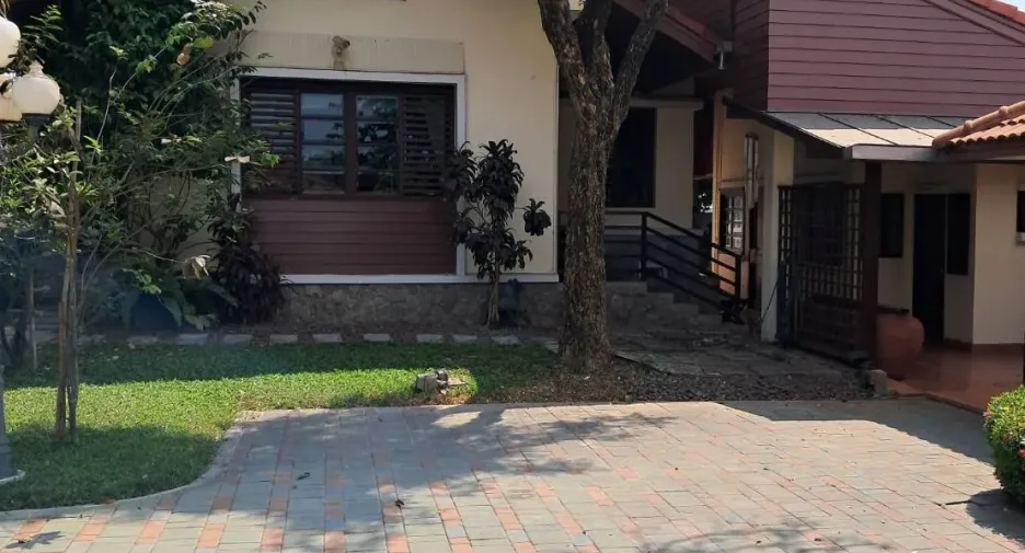 For sale 9 bedrooms villa in Mueang Nakhon Pathom, Nakhon Pathom
