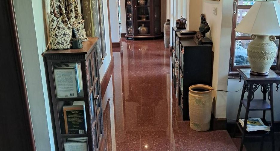 For sale 9 bedrooms villa in Mueang Nakhon Pathom, Nakhon Pathom