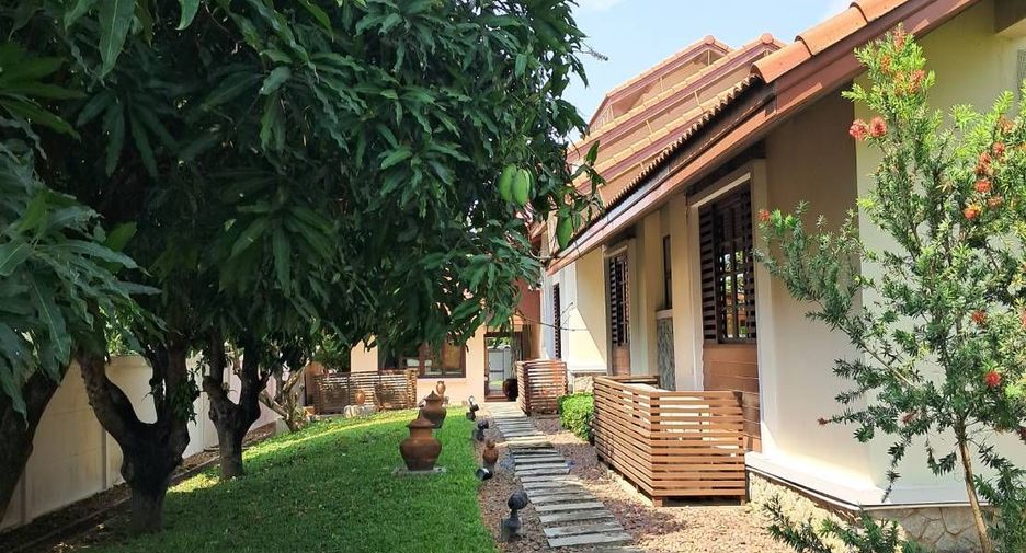 For sale 9 bedrooms villa in Mueang Nakhon Pathom, Nakhon Pathom