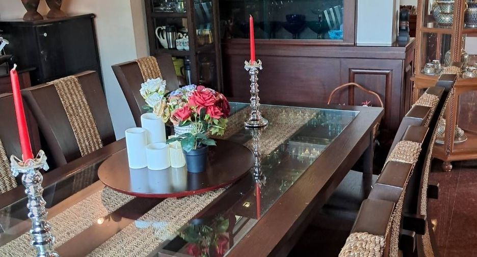 For sale 9 bedrooms villa in Mueang Nakhon Pathom, Nakhon Pathom