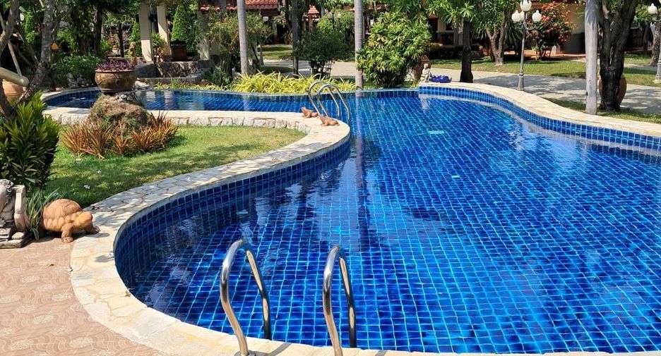 For sale 9 bedrooms villa in Mueang Nakhon Pathom, Nakhon Pathom