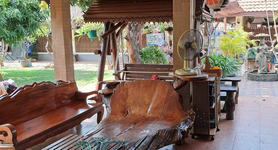 For sale 9 bedrooms villa in Mueang Nakhon Pathom, Nakhon Pathom