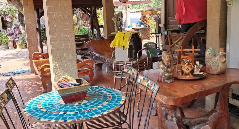 For sale 9 bedrooms villa in Mueang Nakhon Pathom, Nakhon Pathom