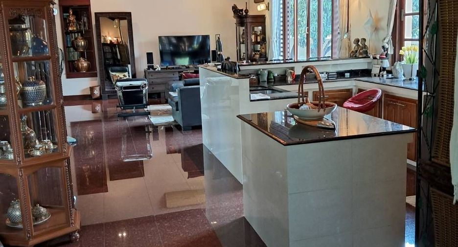 For sale 9 bedrooms villa in Mueang Nakhon Pathom, Nakhon Pathom