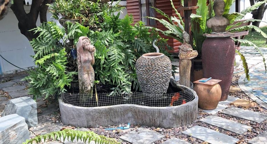 For sale 9 bedrooms villa in Mueang Nakhon Pathom, Nakhon Pathom