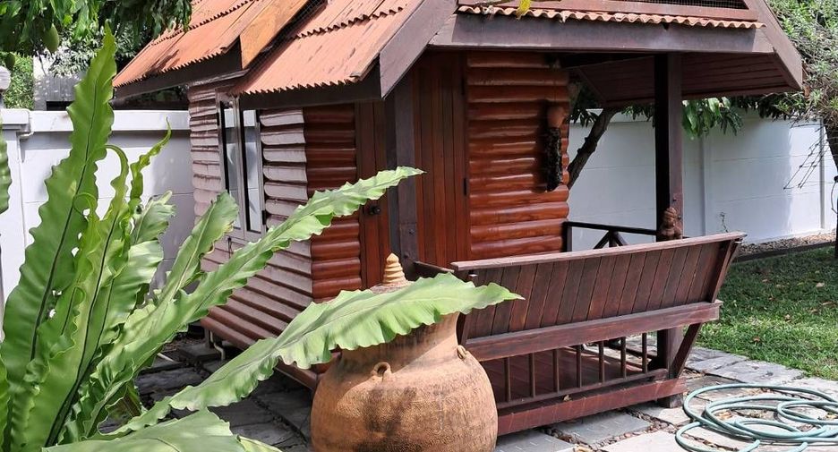 For sale 9 bedrooms villa in Mueang Nakhon Pathom, Nakhon Pathom