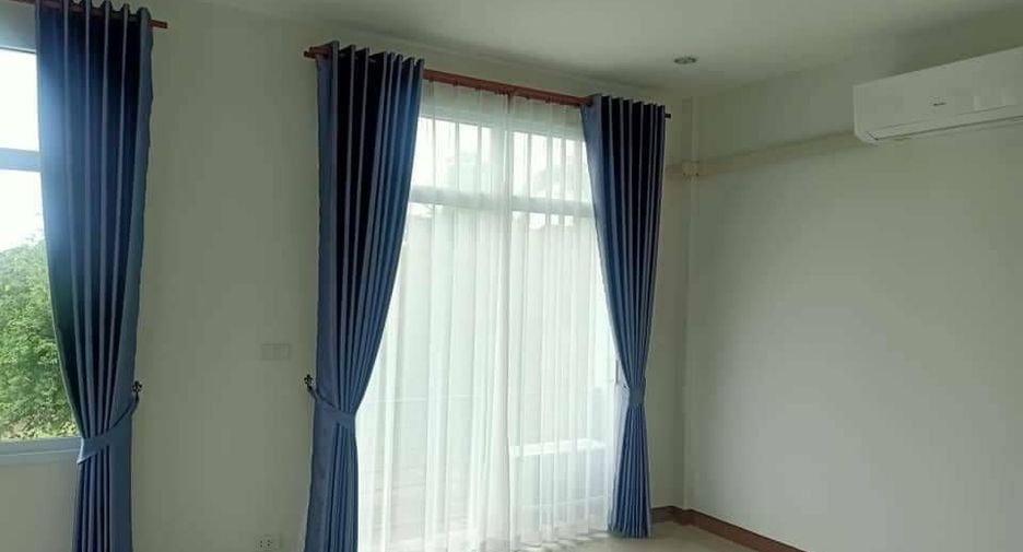 For sale 4 bedrooms townhouse in Mueang Loei, Loei