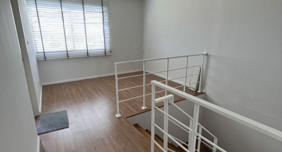 À vendre 3 chambres maison de ville à Bang Bua Thong, Nonthaburi