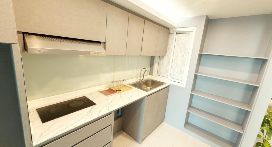 For sale 1 bed condo in Wang Thonglang, Bangkok