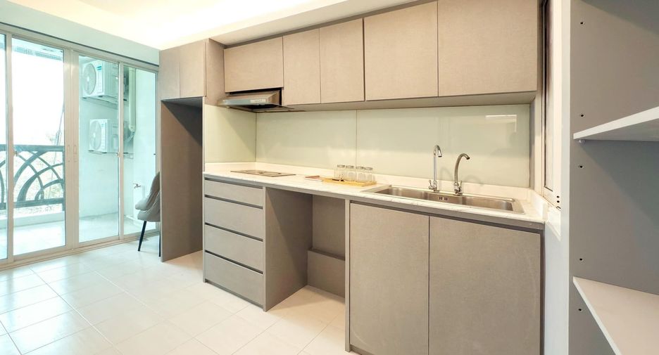 For sale 1 bed condo in Wang Thonglang, Bangkok