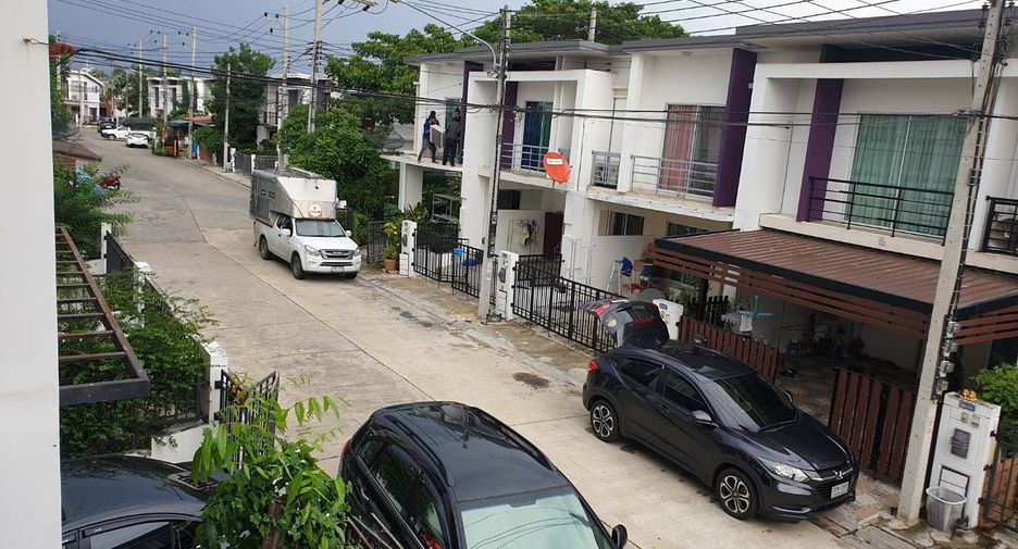 À vendre et à louer 3 chambres maison de ville à Sam Phran, Nakhon Pathom