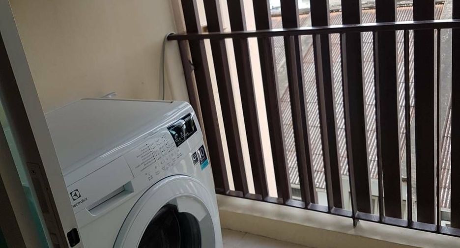 For sale 1 bed condo in Wang Thonglang, Bangkok