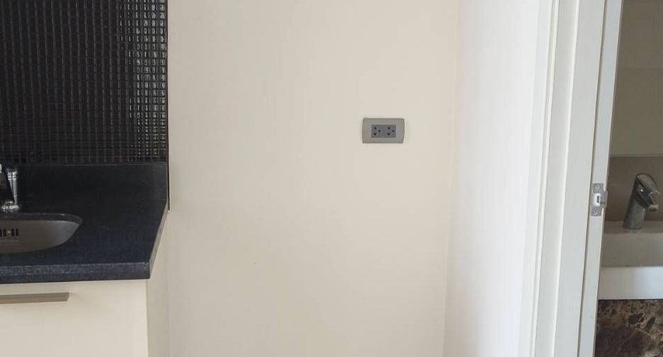 For sale 1 bed condo in Khlong San, Bangkok