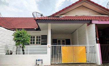 À vendre 2 chambres maison de ville à Si Maha Phot, Prachin Buri