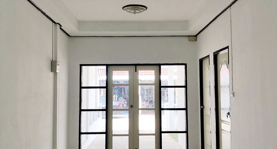 For sale 2 bedrooms townhouse in Si Maha Phot, Prachin Buri