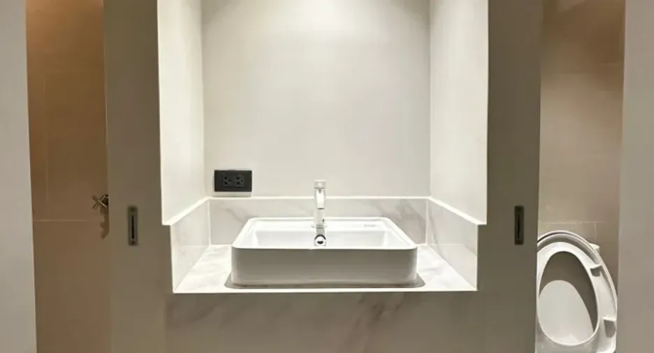 For sale 2 bedrooms condo in Phaya Thai, Bangkok