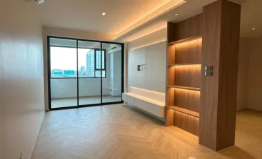 For sale 2 bedrooms condo in Phaya Thai, Bangkok