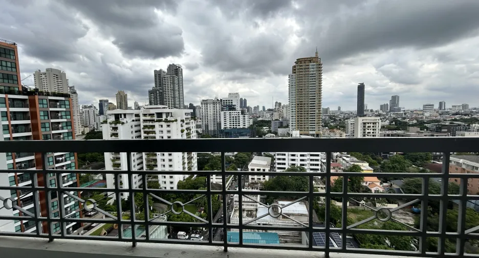 For sale 3 bedrooms condo in Watthana, Bangkok