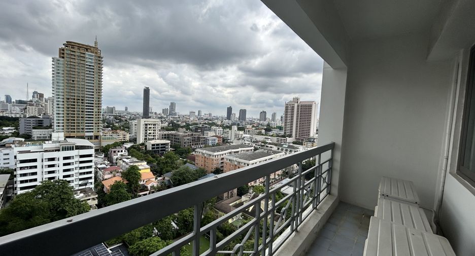 For sale 3 bedrooms condo in Watthana, Bangkok