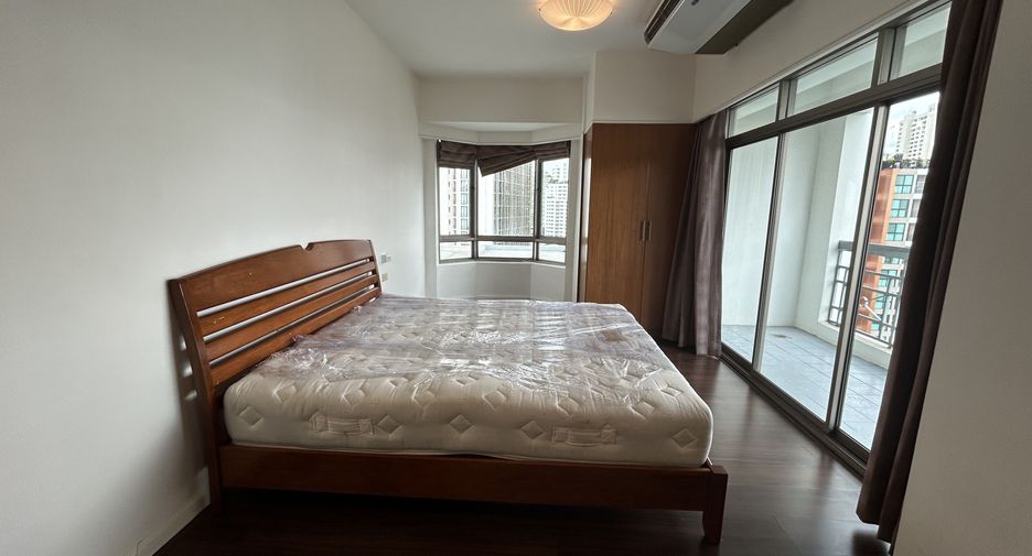 For sale 3 bedrooms condo in Watthana, Bangkok