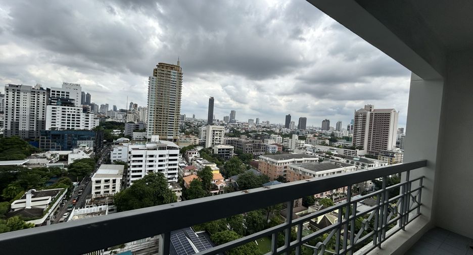For sale 3 bedrooms condo in Watthana, Bangkok