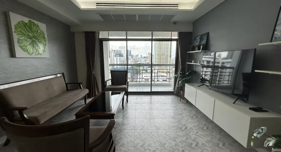 For sale 3 bedrooms condo in Watthana, Bangkok