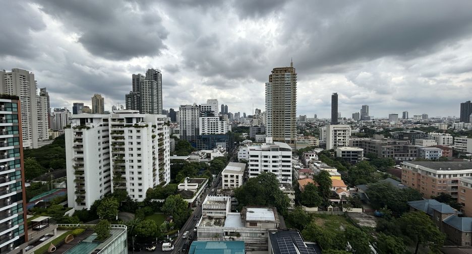 For sale 3 bedrooms condo in Watthana, Bangkok