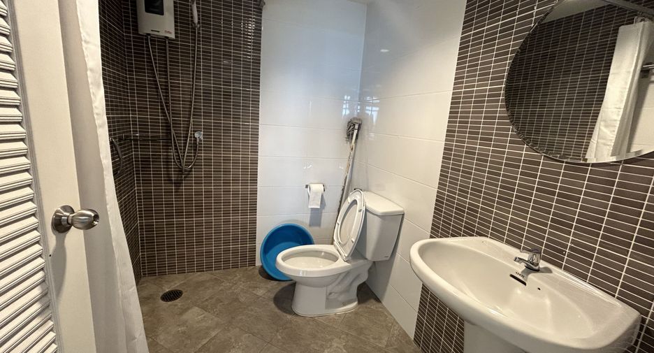 For sale 3 bedrooms condo in Watthana, Bangkok