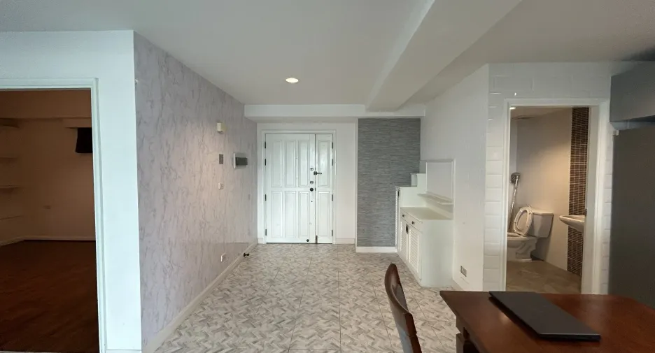 For sale 3 bedrooms condo in Watthana, Bangkok