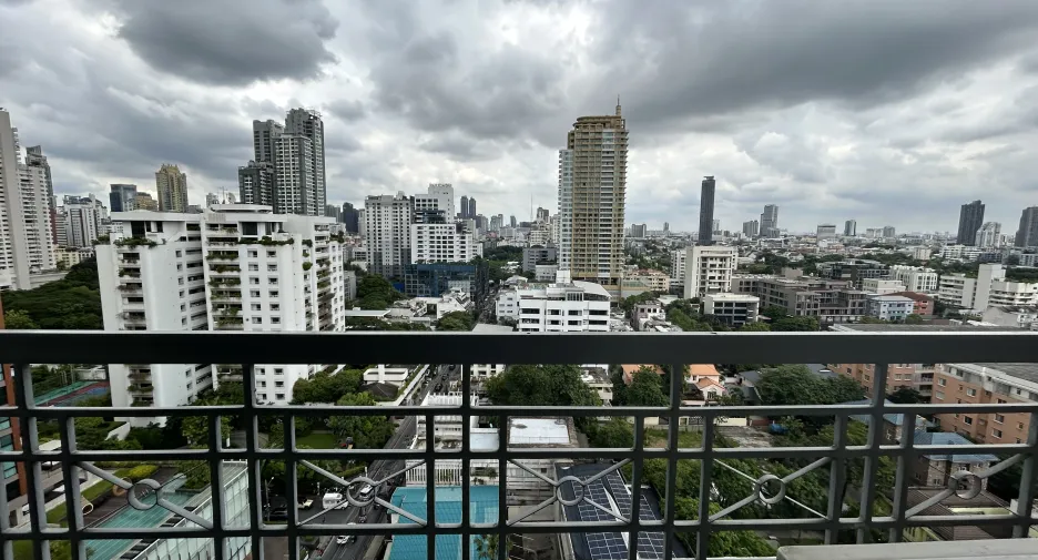 For sale 3 bedrooms condo in Watthana, Bangkok