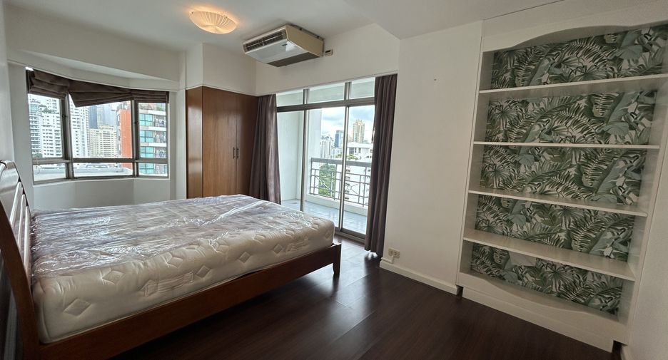 For sale 3 bedrooms condo in Watthana, Bangkok