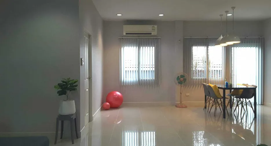 For sale and for rent 4 bedrooms house in Lam Luk Ka, Pathum Thani