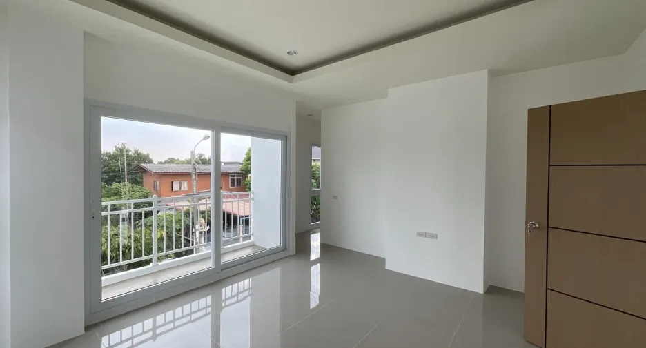 For sale 4 bedrooms house in Phutthamonthon, Nakhon Pathom