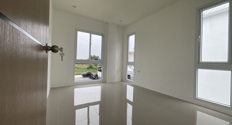 For sale 4 bedrooms house in Phutthamonthon, Nakhon Pathom