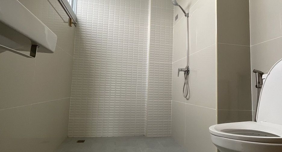 For sale 4 bedrooms house in Phutthamonthon, Nakhon Pathom