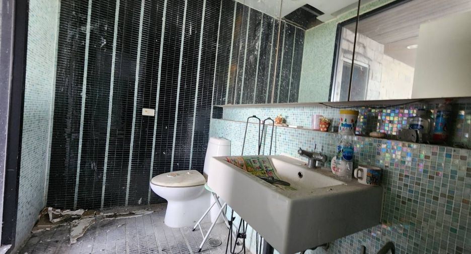 For sale 3 bedrooms condo in Yan Nawa, Bangkok