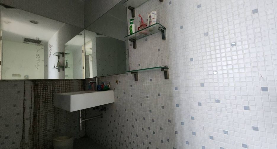 For sale 3 bedrooms condo in Yan Nawa, Bangkok